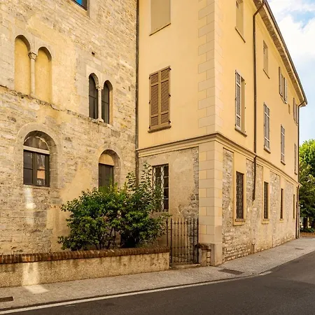 Palazzo Odescalchi Apartment *