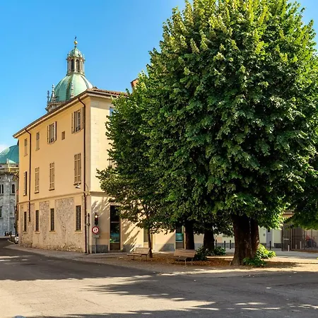 Palazzo Odescalchi Apartment *
